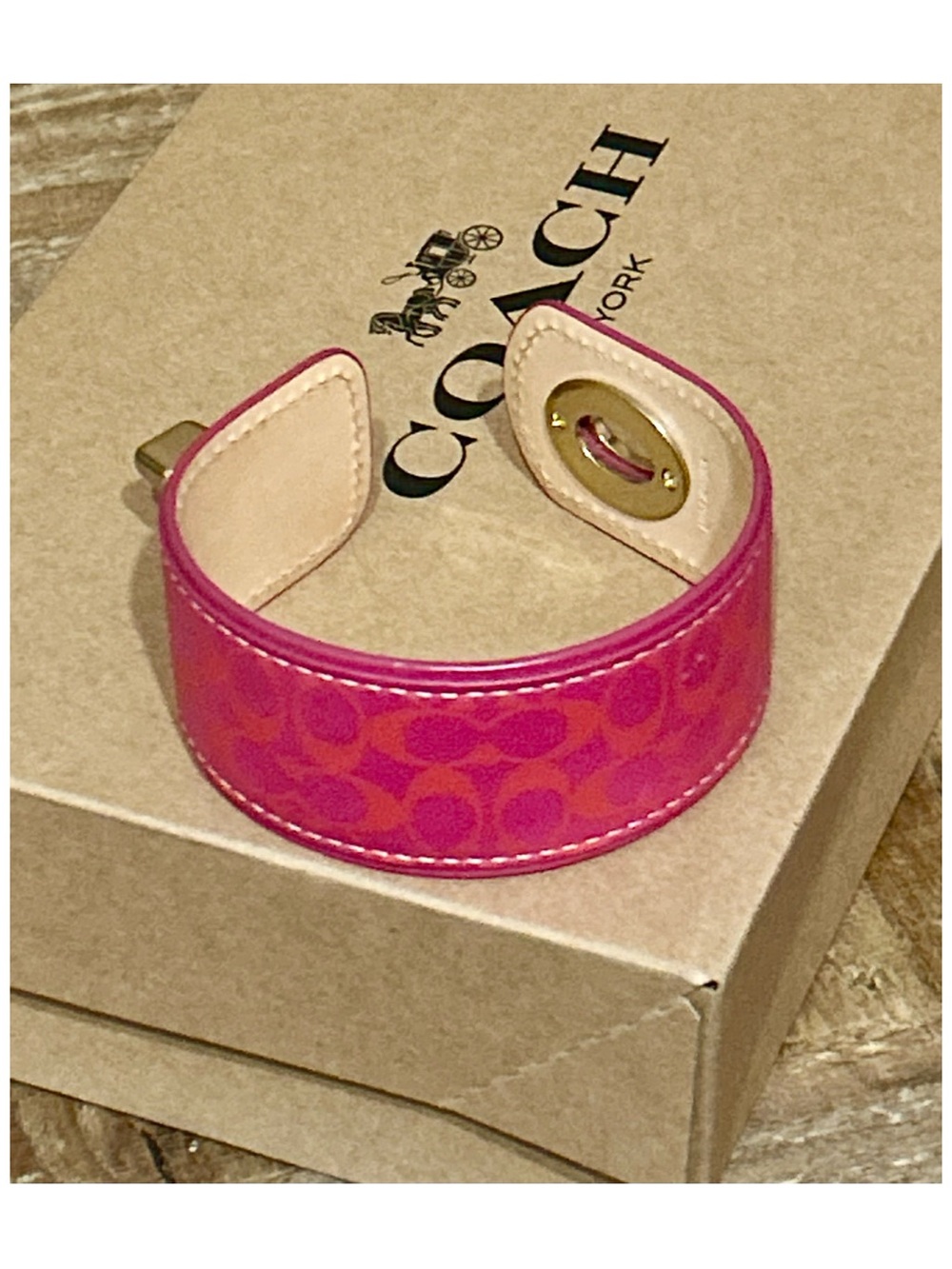Coach Leather Signature Turnlock Cuff Bracelet. - Picture 14 of 15